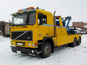 грузовой эвакуатор Volvo - фото